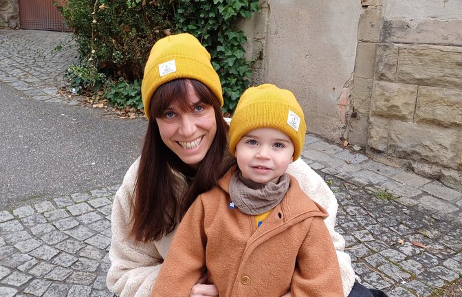 Kalter Wind? Da hilft nur Partnerlook, wie bei Mama Tine und Bub Mika.  <span class='image-autor'>Foto: Rücker</span>
