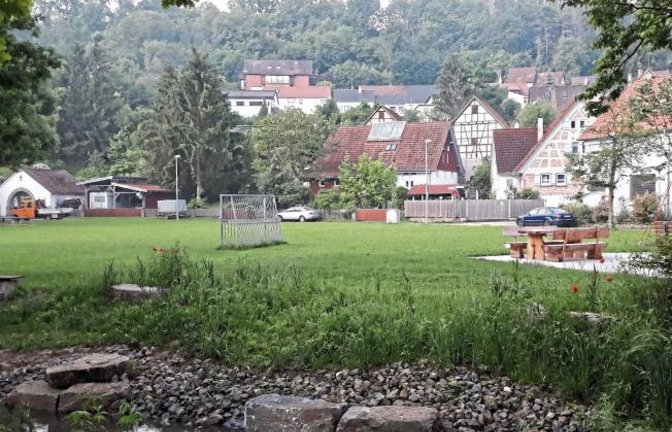 In Aurich kann der Kreuzbach direkt erlebt werden.  Foto: Rücker