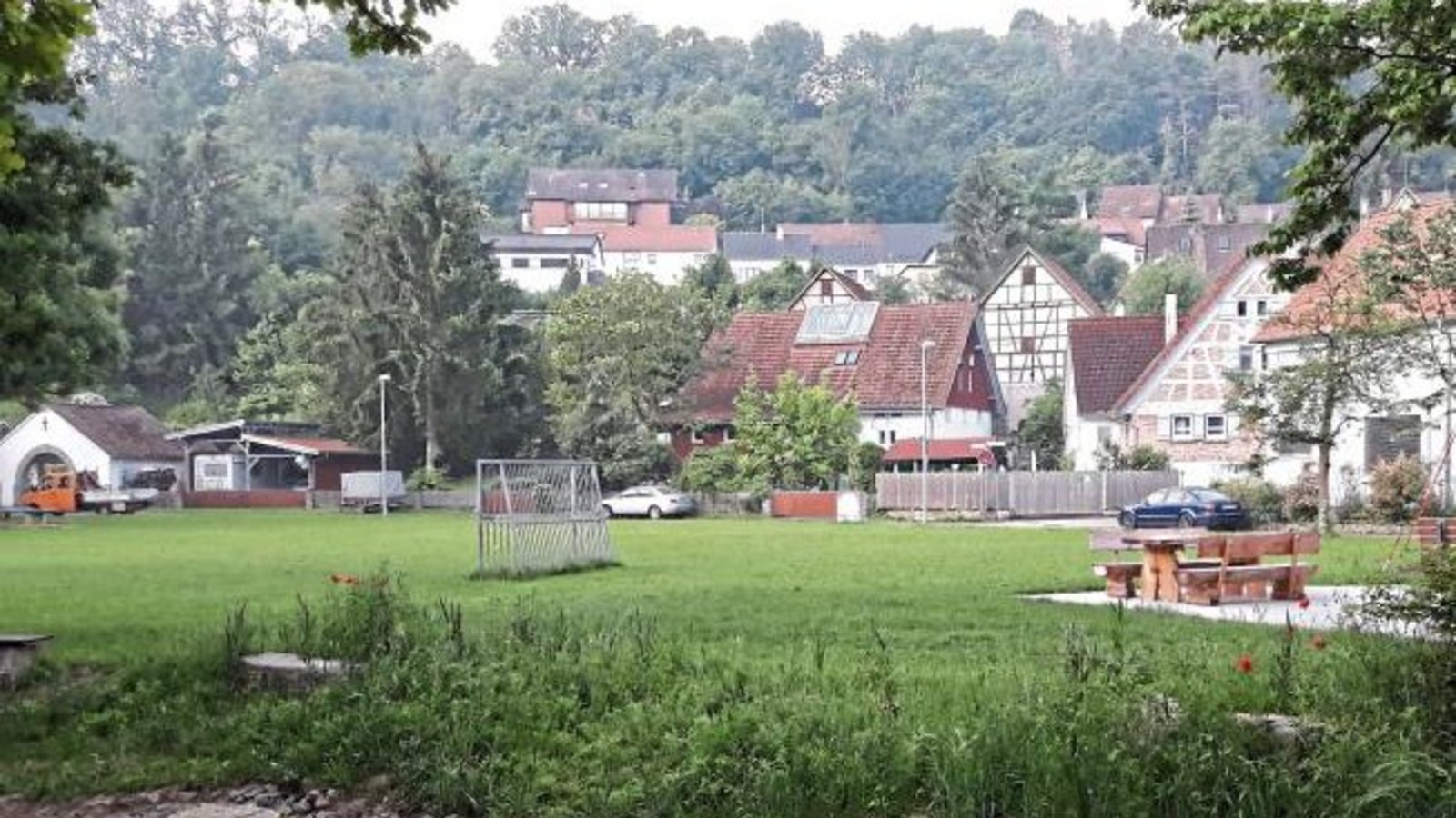 In Aurich kann der Kreuzbach direkt erlebt werden.  Foto: Rücker