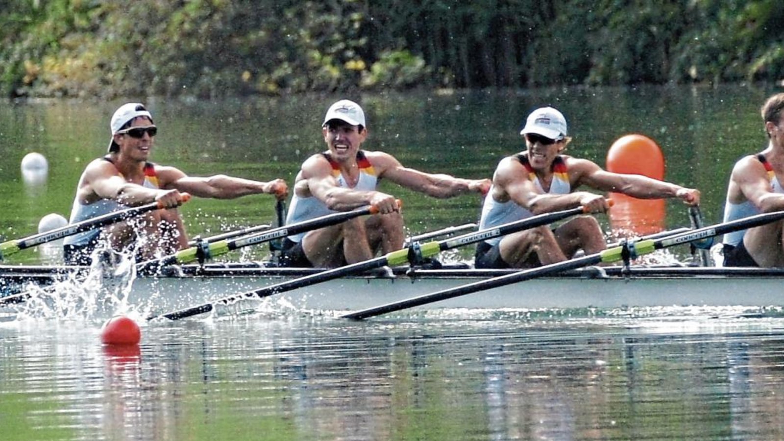 Die harte Arbeit hat sich ausgezahlt: (von rechts) Moritz Moos, Florian Roller aus Markgröningen, Joachim Agne und Max Röger gewinnen bei der Ruder-Weltmeisterschaft die Goldmedaille im Leichtgewichts-Doppelvierer. Foto: Archiv/privat Die harte Arbeit hat sich ausgezahlt: (von rechts) Moritz Moos, Florian Roller aus Markgröningen, Joachim Agne und Max Röger gewinnen bei der Ruder-Weltmeisterschaft die Goldmedaille im Leichtgewichts-Doppelvierer. Foto: Archiv/privat