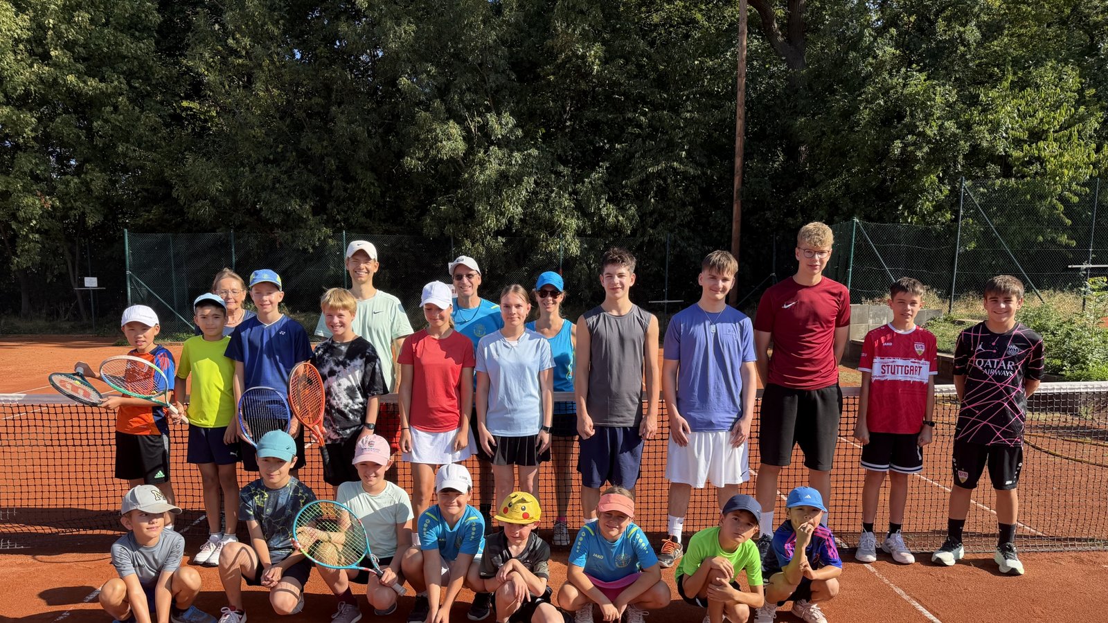 Ausgeschlafen und voller Vorfreude starten die Tennistalente in den Tag. Foto: Dittrich Ausgeschlafen und voller Vorfreude starten die Tennistalente in den Tag. Foto: Dittrich