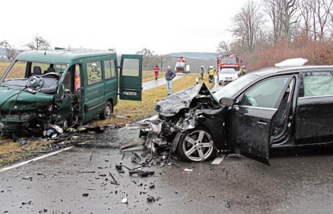 Die Straße musste nach dem Unfall für mehrere Stunden gesperrt bleiben.  Foto: Banholzer