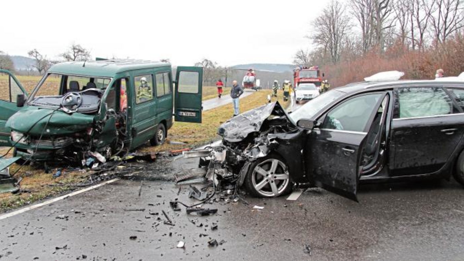 Die Straße musste nach dem Unfall für mehrere Stunden gesperrt bleiben. Foto: Banholzer Die Straße musste nach dem Unfall für mehrere Stunden gesperrt bleiben. Foto: Banholzer