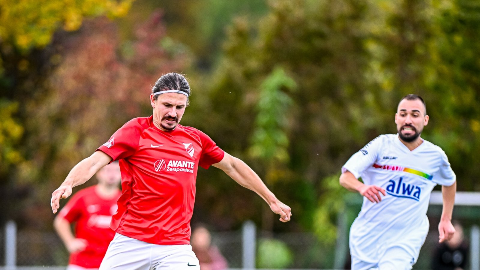 Kann Marco Burkhardt (links) mit dem SV Horrheim dem FV Löchgau ein Bein stellen? Foto: Krause