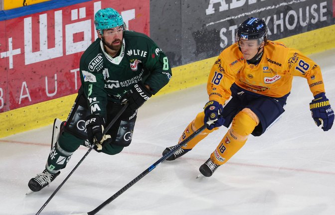 Jack Dugan (links) gelang für die Bietigheim Steelers gegen die Lausitzer Füchse der Siegtreffer in der Overtime. <span class='image-autor'>Foto: Baumann</span>