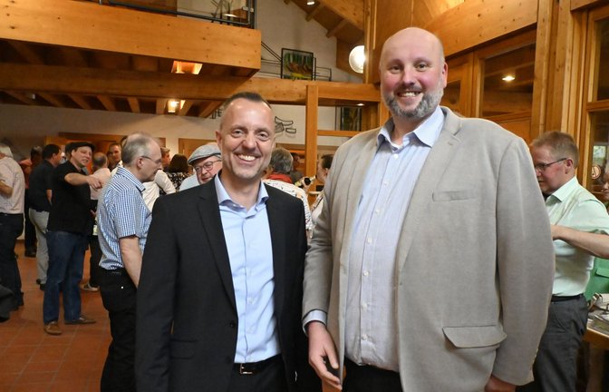 Wahlsieger Sven Christmann (links) mit Bürgermeister Michael Pfaff<span class='image-autor'>Foto: Sonja Störzer</span>