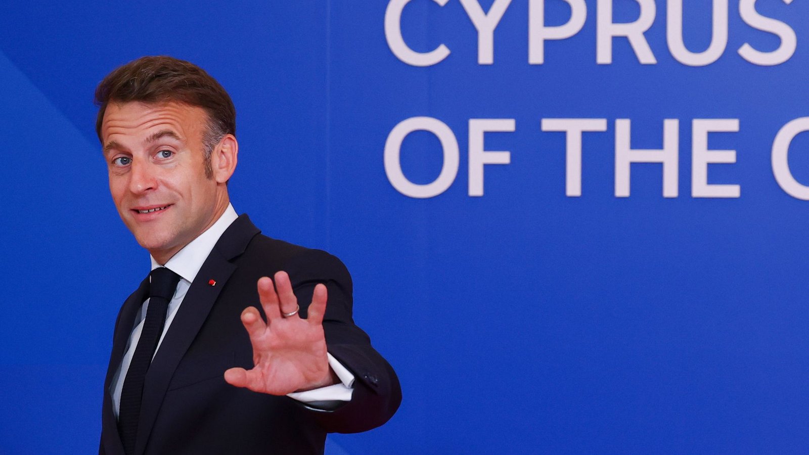 Schmetterte am Rande eines Gipfeltreffens ein Chanson: Frankreichs Präsident Emmanuel Macron. (Archivbild)Foto: Yves Herman/Reuters Pool via AP/dpa