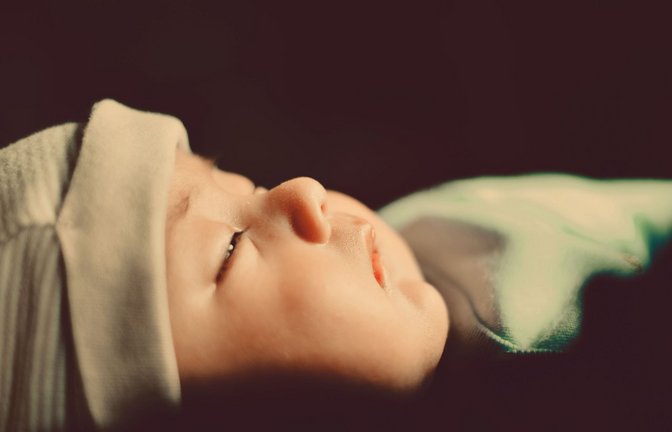 Müde – aber trotzdem immer wieder wach.<span class='image-autor'>Foto: Unsplash/KhoaPham</span>