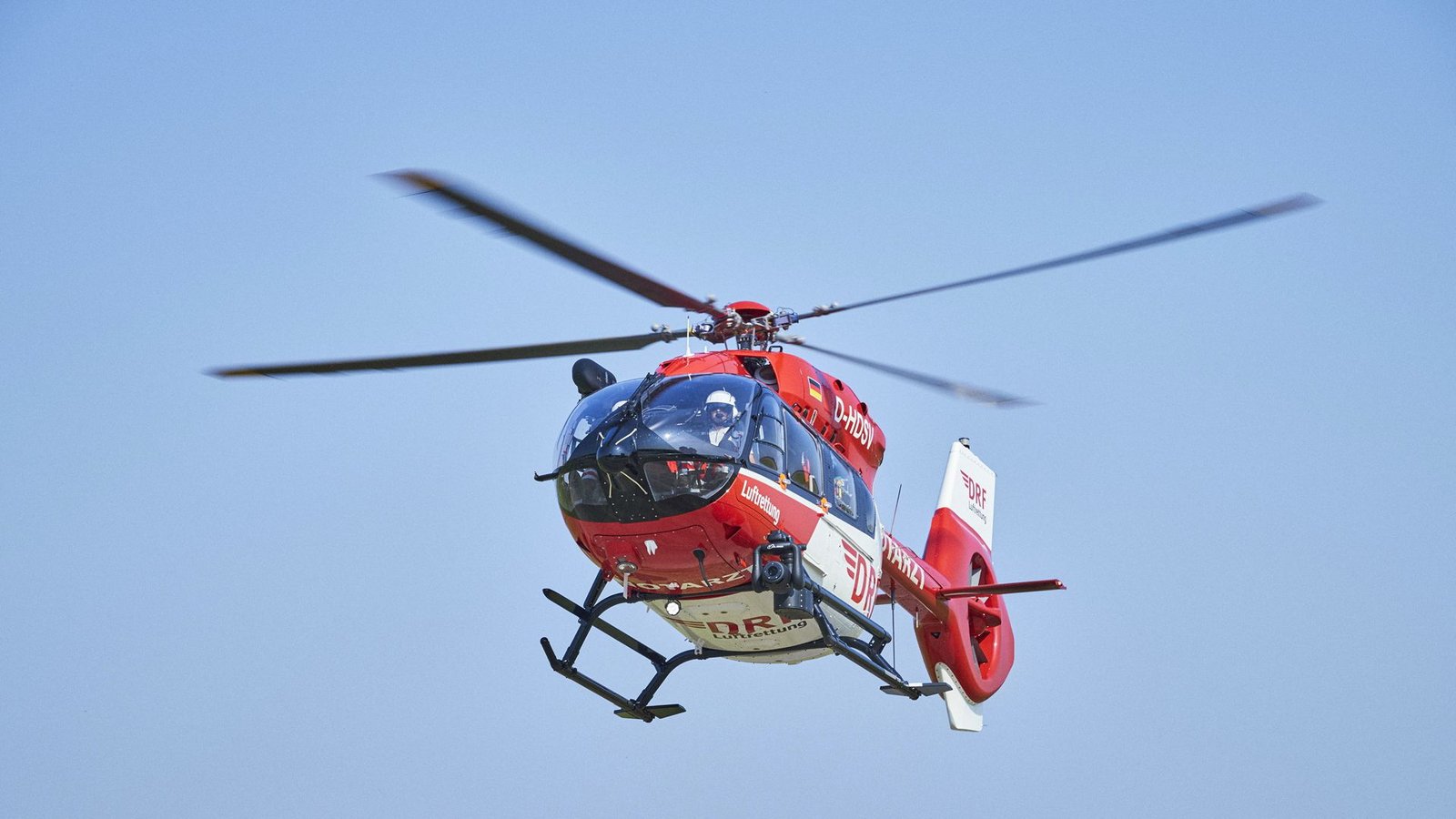 Ein Rettungshubschrauber war auch im Einsatz. (Symbolbild)Foto: dpa/Bert Spangemacher Ein Rettungshubschrauber war auch im Einsatz. (Symbolbild)Foto: dpa/Bert Spangemacher