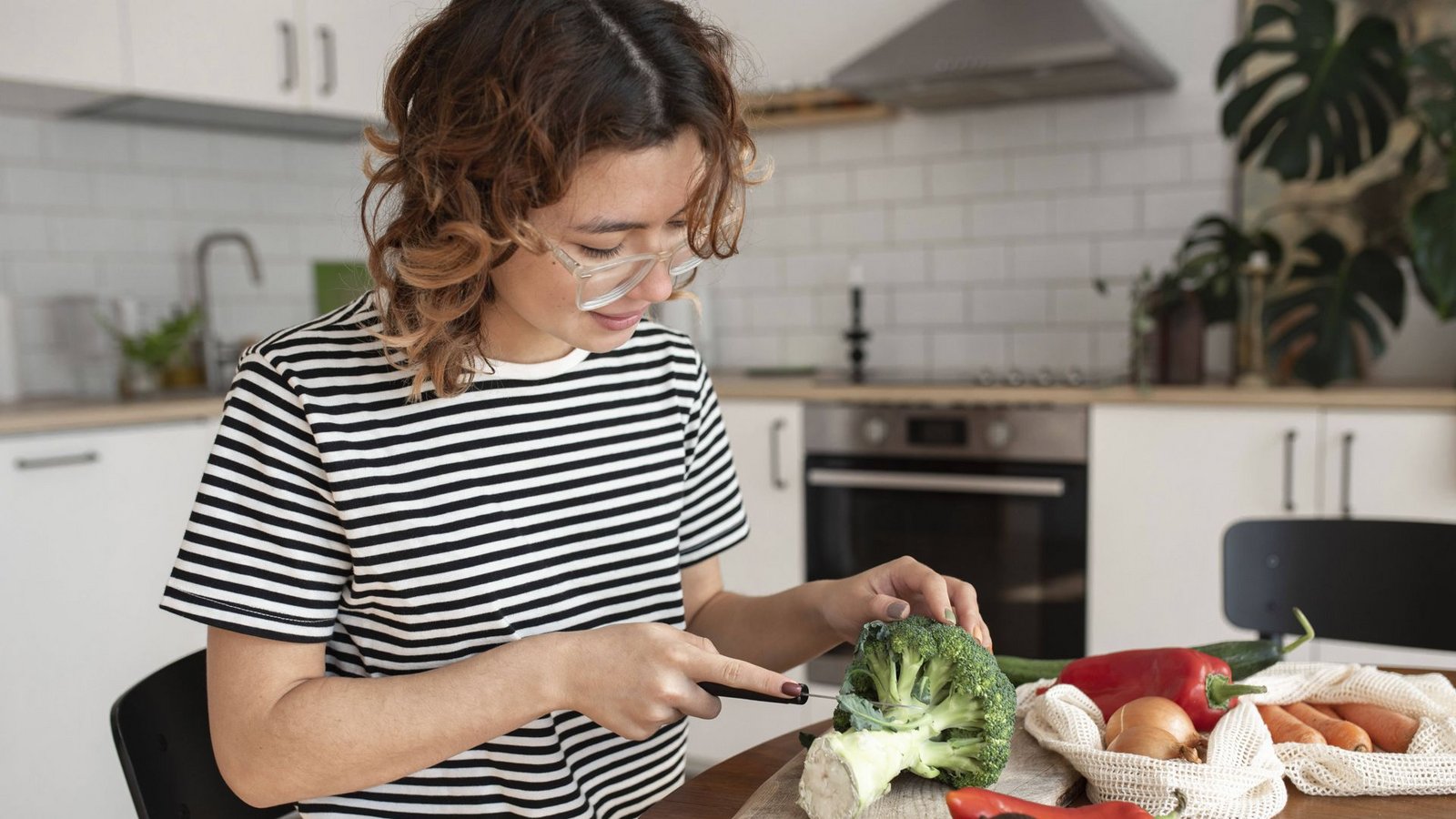 Vegetarier und Veganer berichten laut einer aktuellen Umfrage, dass sie öfter diskriminiert werden.Foto: imago//ictoria Rayu Vegetarier und Veganer berichten laut einer aktuellen Umfrage, dass sie öfter diskriminiert werden.Foto: imago//ictoria Rayu