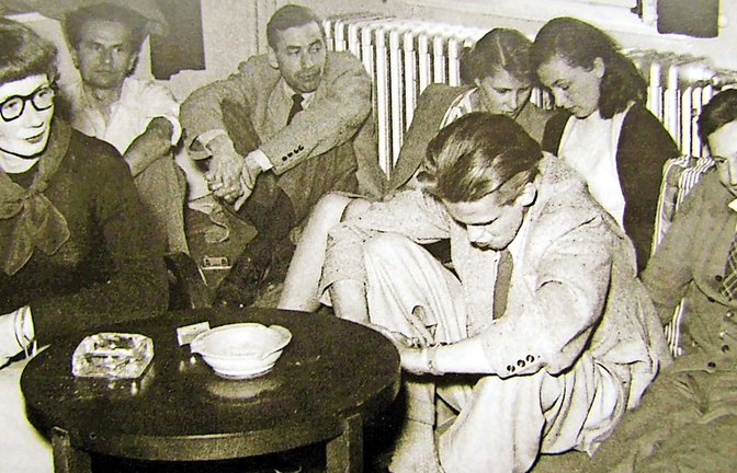 Eines der raren   Fotos, das  vom Treffen in der Laufenmühle stammen könnte: Autorin Barbara Minssen, Erich Schnabel,  Intendant des Hamburger NWDR-Funkhauses,  Henri Regnier, NWDR-Redakteur,  Inge und Walter Jens,  Ilse Aichinger, Nicolaus Sombart, der zu den Mitbegründern der Gruppe 47  gehörte (von links nach rechts)<span class='image-autor'>Foto: Archiv Laufenmühle</span>