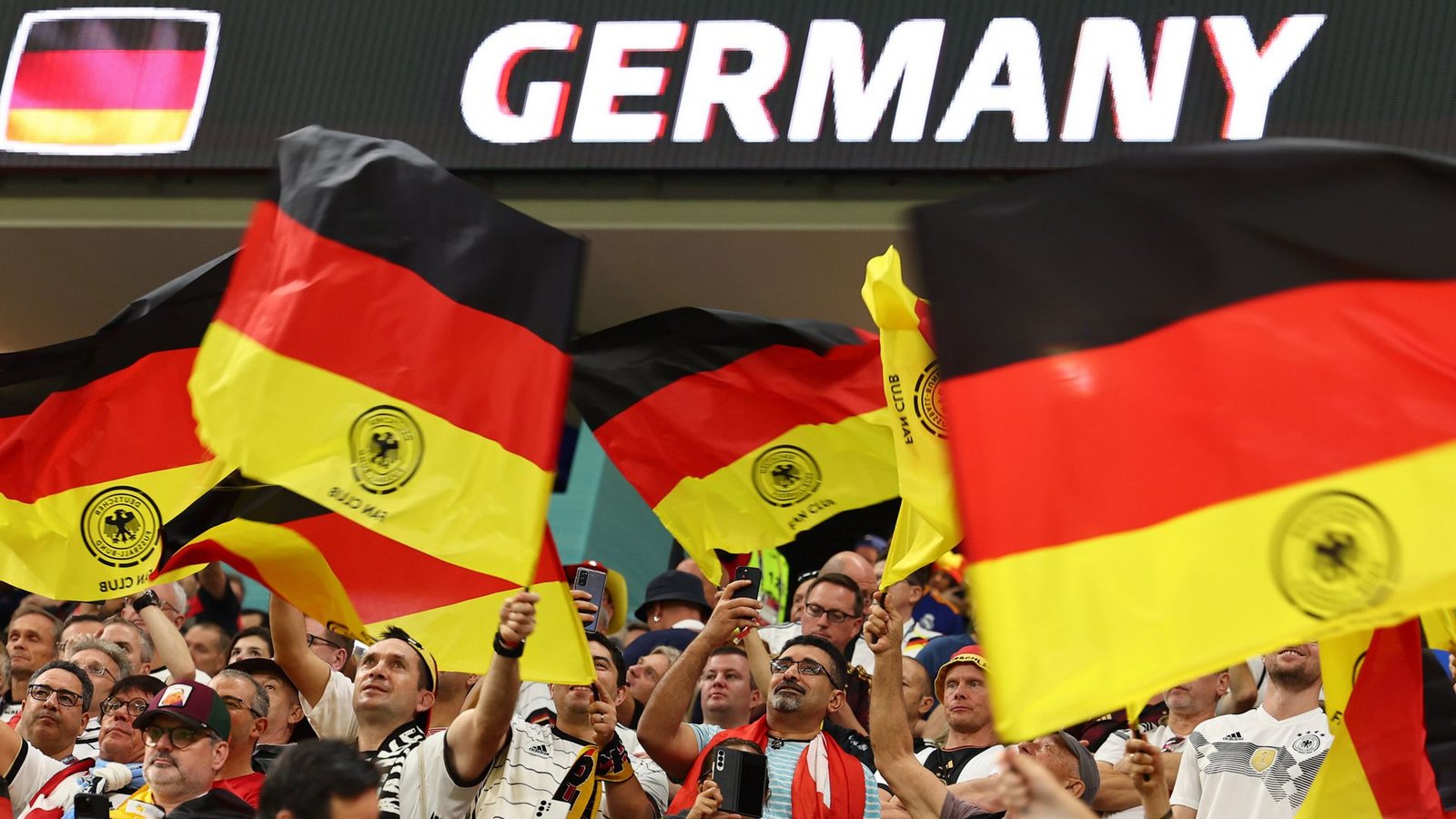 Deutsche Fans unterstützen das DFB-TeamFoto: dpa/Christian Charisius
