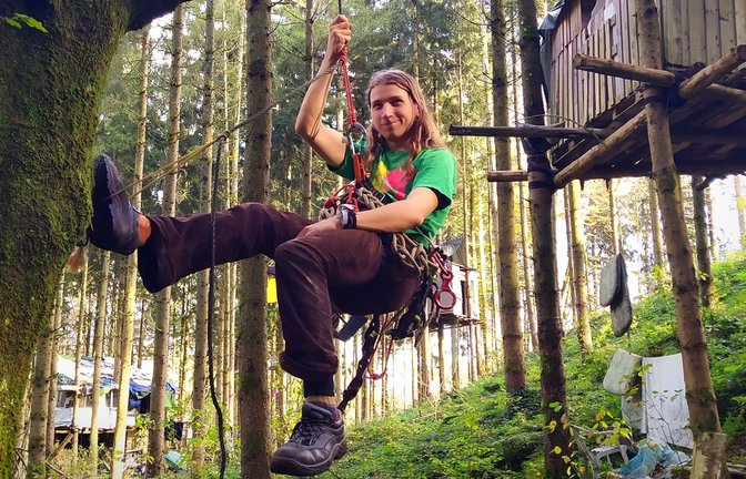 Gekommen, um zu bleiben: Samuel Bosch hat Klettern gelernt und lebt seit drei Jahren im Wald. Aber nicht aus Abenteuerlaune.<span class='image-autor'>Foto: privat</span>