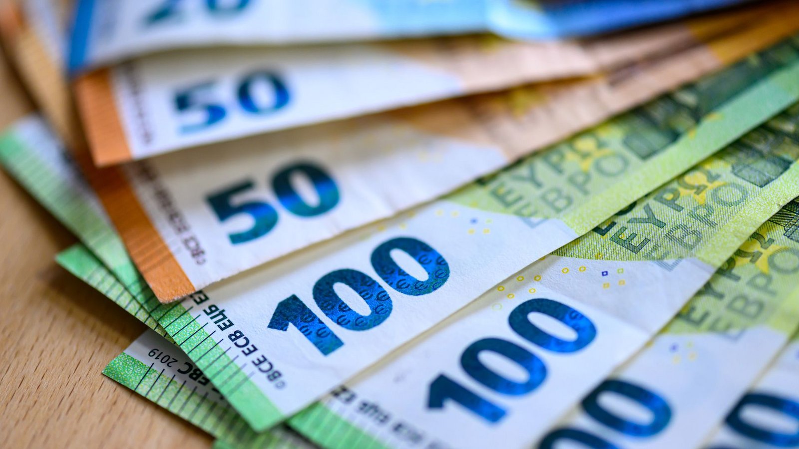 Entlastungsprämie stößt bei Konzernen auf ZurückhaltungFoto: Hendrik Schmidt/dpa