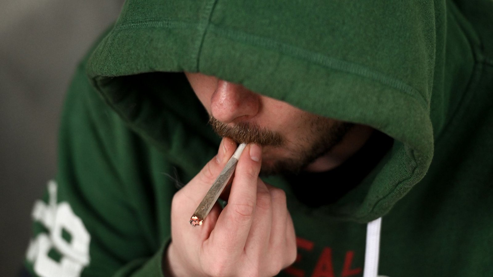 Der Konsum von Marihuana ist in Deutschland seit dem 1. April erlaubt. Was das Autofahren mit THC im Blut angeht, hat der Gesetzgeber nun neue Regelungen erlassen.Foto: Harald Oppitz/KNA/Harald Oppitz Der Konsum von Marihuana ist in Deutschland seit dem 1. April erlaubt. Was das Autofahren mit THC im Blut angeht, hat der Gesetzgeber nun neue Regelungen erlassen.Foto: Harald Oppitz/KNA/Harald Oppitz