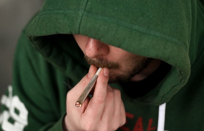 Der Konsum von Marihuana ist in Deutschland seit dem 1. April erlaubt. Was das Autofahren mit THC im Blut angeht, hat der Gesetzgeber nun neue Regelungen erlassen.<span class='image-autor'>Foto: Harald Oppitz/KNA/Harald Oppitz</span>