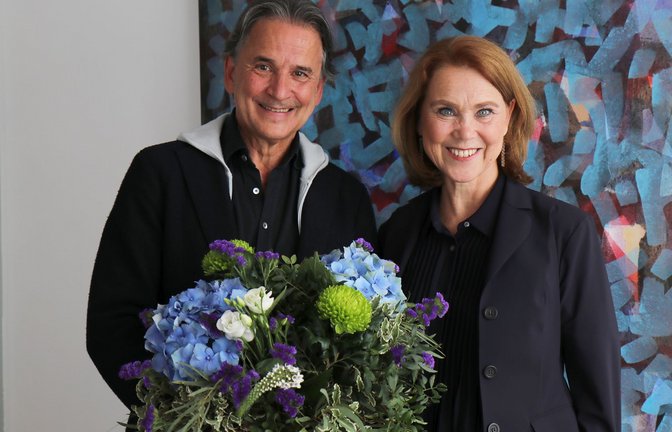Tamas Detrich und Ministerin Petra Olschowski freuen sich: Detrich bleibt Intendant des Stuttgarter Balletts<span class='image-autor'>Foto: lichtgut/Leif Piechowski</span>