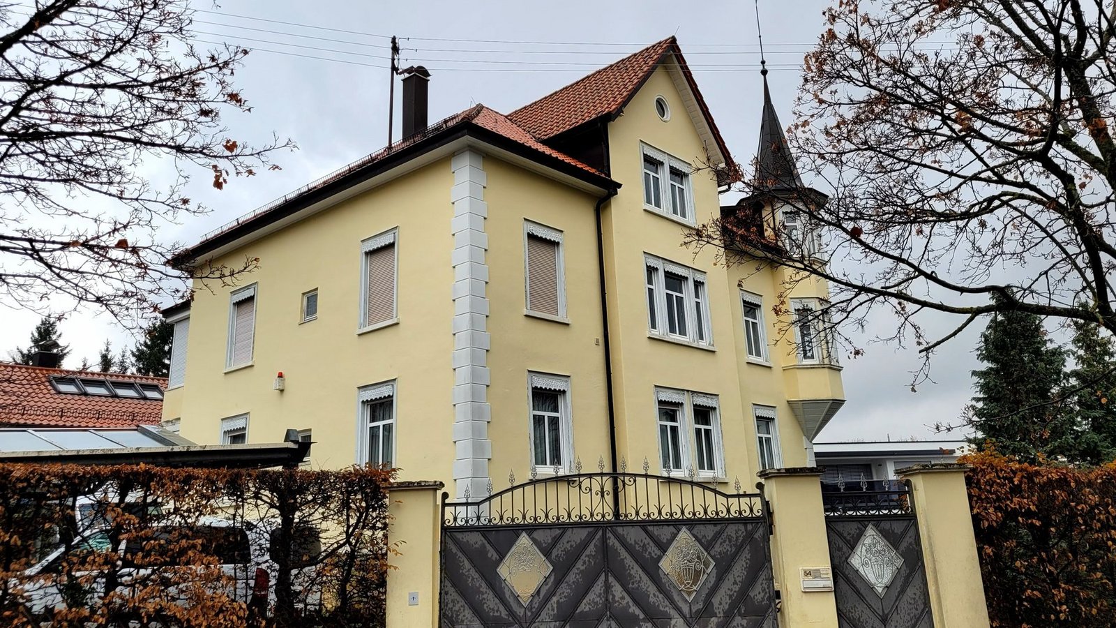 Die Stadtvilla in Pfullingen: Hier wurden der 63-Jährige und seine Frau tot gefunden.Foto: Michael Bosch
