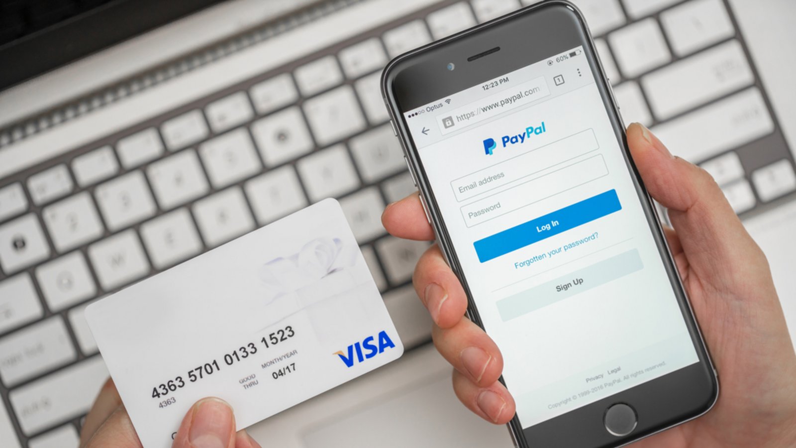Mit einem PayPal-Konto können Sie ganz einfach und unkompliziert Geld senden und empfangen.Foto: ymgerman / shutterstock.com Mit einem PayPal-Konto können Sie ganz einfach und unkompliziert Geld senden und empfangen.Foto: ymgerman / shutterstock.com