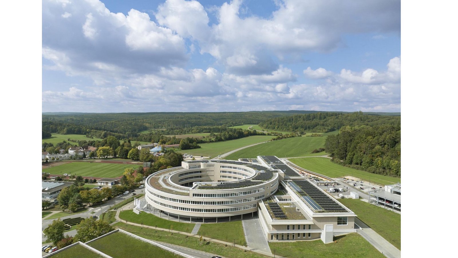 LRO Architekten und ihr  Schulbau-Projekt in Sigmaringen stehen auch auf der Longlist.Foto: Roland Halbe