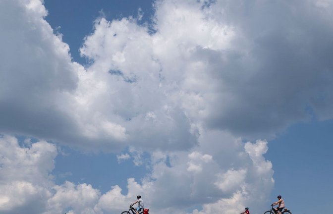 Ein Wetterwechsel kündigt sich laut DWD an. (Symbolbild)<span class='image-autor'>Foto: Marijan Murat/dpa</span>