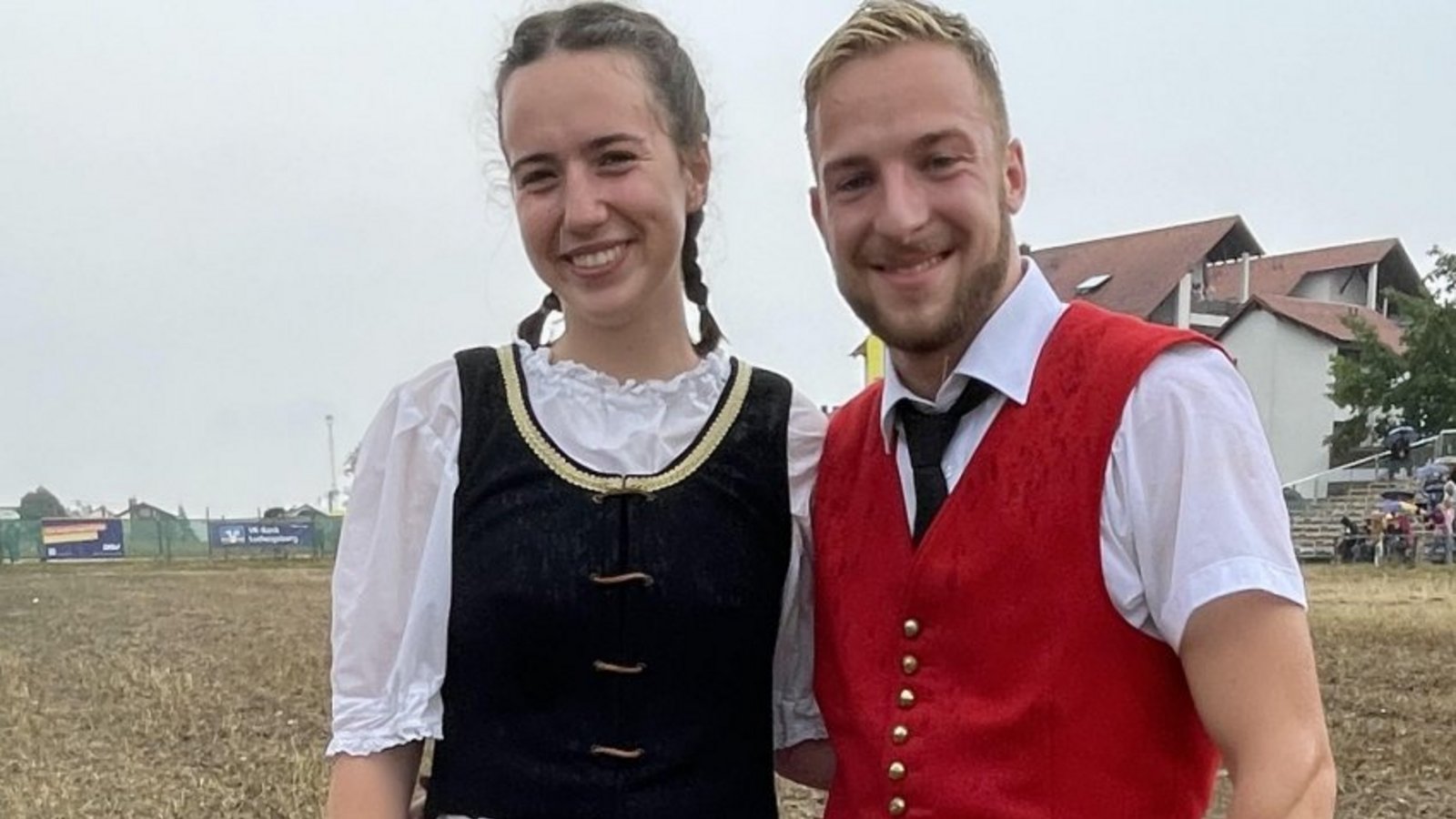 Hahnentanzsieger Jane Bäzner und Luca Bauer. Hahnentanzsieger Jane Bäzner und Luca Bauer.