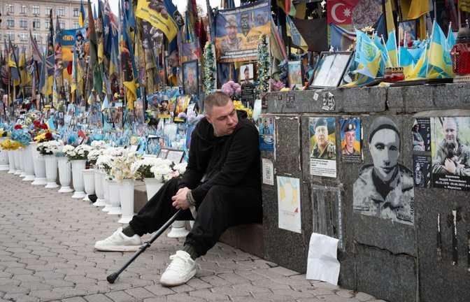 Selenskyj habe den Bundeskanzler über die massiven russischen Luftangriffe auf zivile Ziele und die ukrainische Energieinfrastruktur am vergangenen Wochenende informiert. (Archivbild)<span class='image-autor'>Efrem Lukatsky/AP/dpa</span>