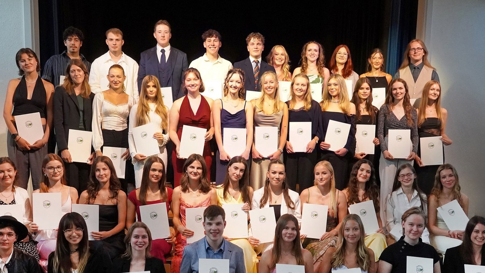 Freude und etwas Wehmut: die Absolventen des HLG in Markgröningen. Foto: p Freude und etwas Wehmut: die Absolventen des HLG in Markgröningen. Foto: p