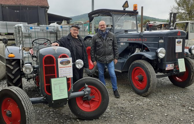 Die Sammler Werner und Alexander Danner waren aus Tamm mit ihren historischen Traktoren nach Hohenhaslach gefahren.