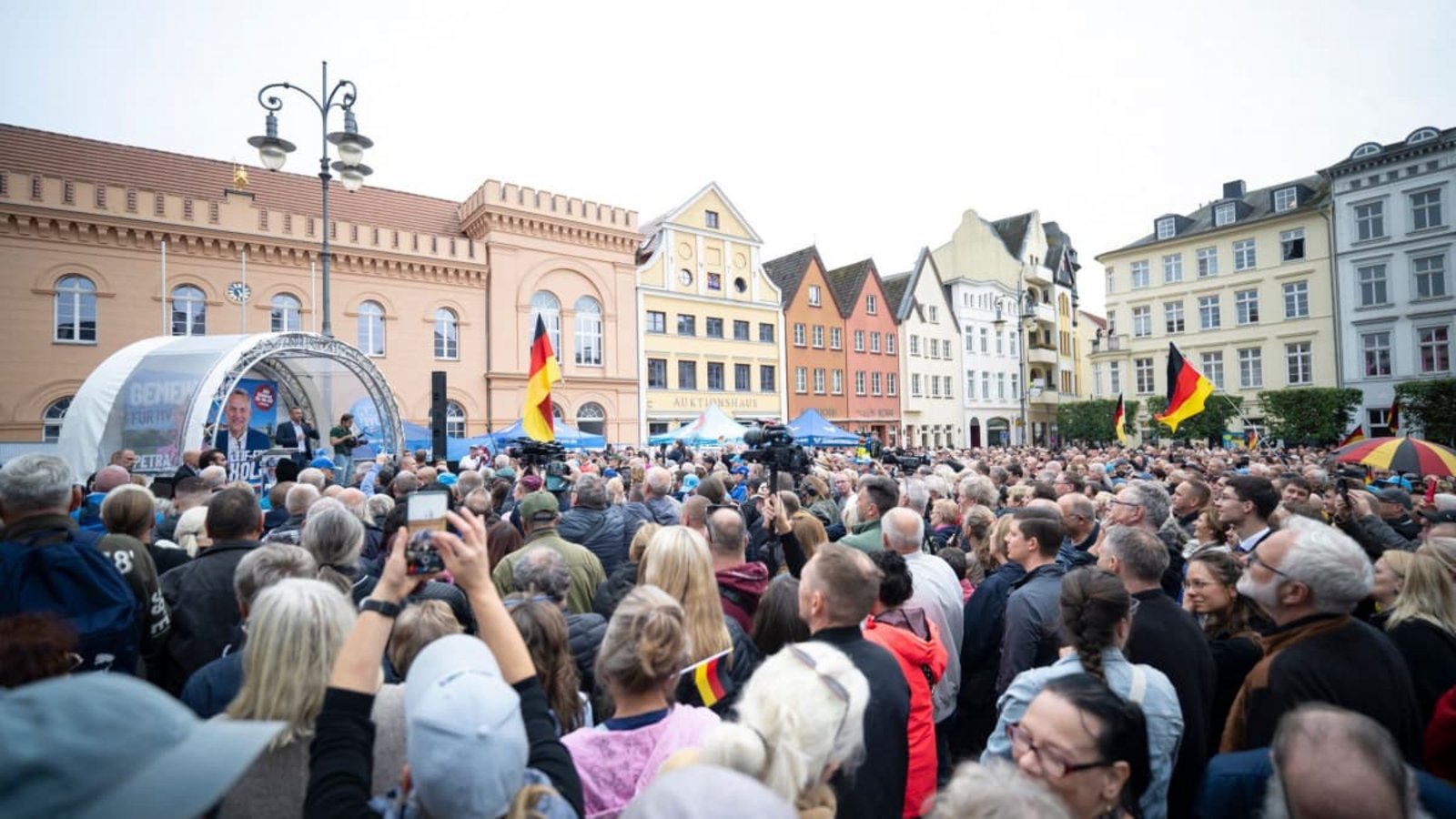Ulrich Siegmund, AfD-Spitzenkandidat aus Sachsen-Anhalt, blickt siegessicher auf die Landtagswahl in Mecklenburg-Vorpommern. (Archivbild)Philip Dulian/dpa Ulrich Siegmund, AfD-Spitzenkandidat aus Sachsen-Anhalt, blickt siegessicher auf die Landtagswahl in Mecklenburg-Vorpommern. (Archivbild)Philip Dulian/dpa