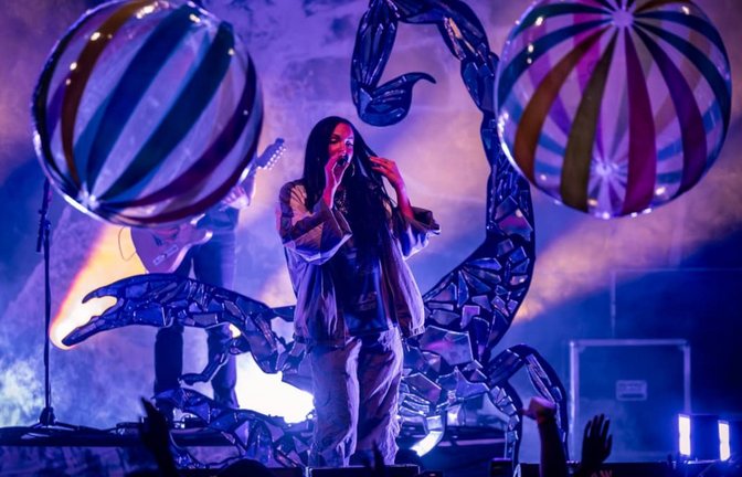 Die Rapperin Juju bei einem Konzert in Geiselwind im Jahr 2024. Beim Auftritt im Wizemann waren Fotografen nicht zugelassen.<span class='image-autor'>IMAGO/HMB-Media</span>