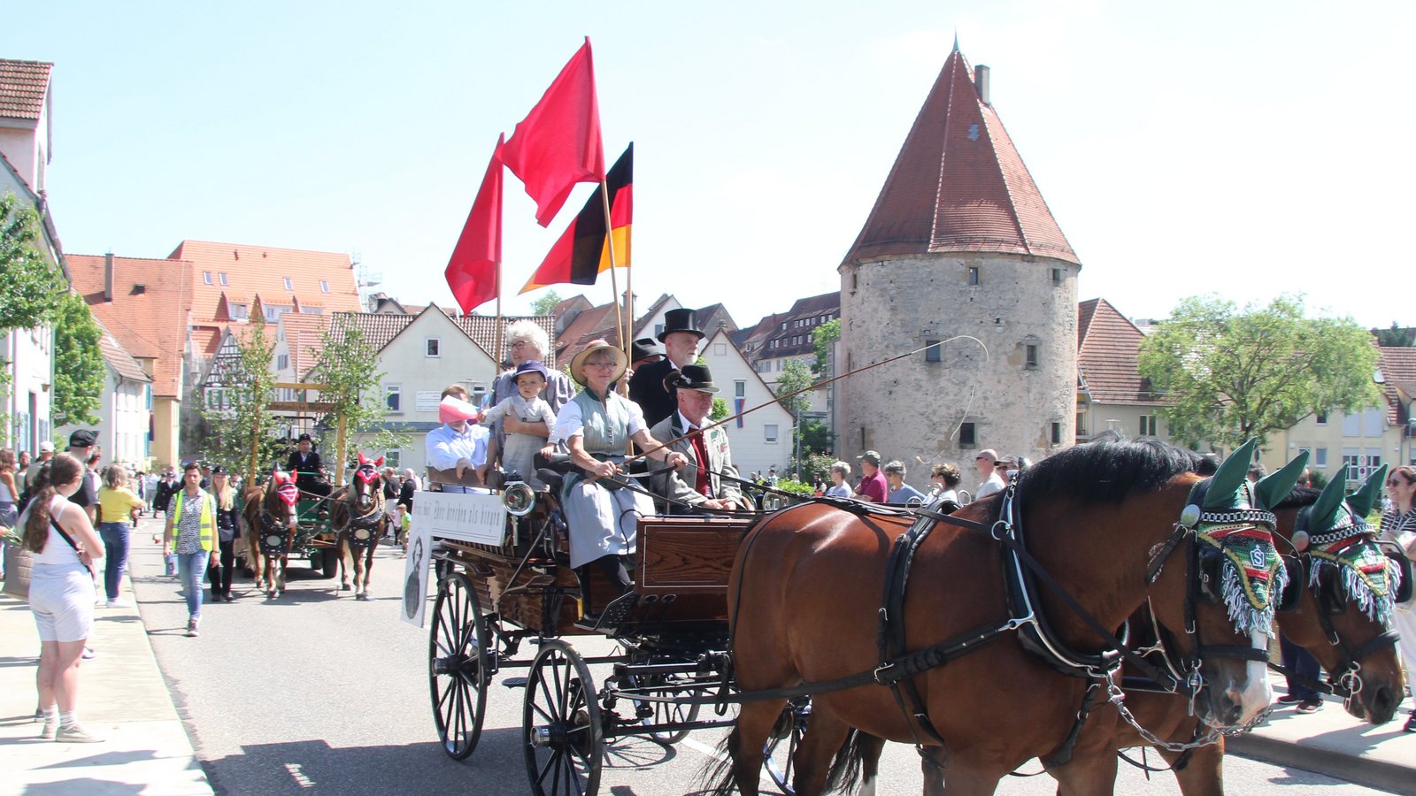 Viel zu sehen gibt es beim Festzug durch die Stadt. Foto: Banholzer