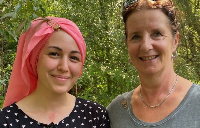 Kübra Kücük vom Jugendtreff Enzberg (links) und Susanne Höhlein-Stokowski vom Consilio leiten das Generationen-Projekt.  <span class='image-autor'>Foto: p</span>