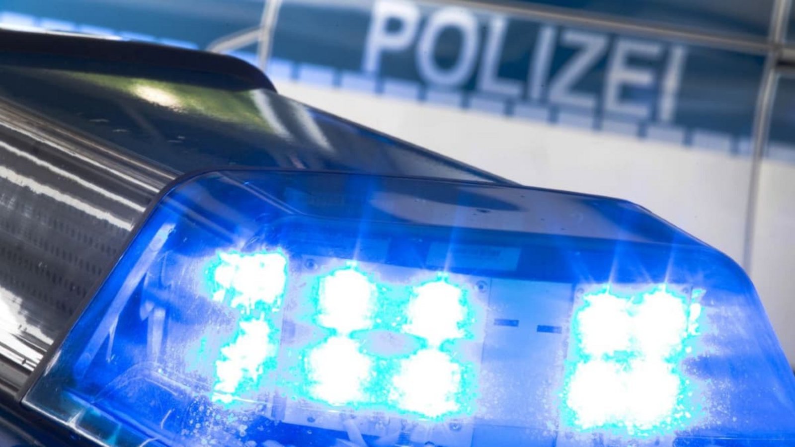 Ein Kleinwagen provoziert einen Unfall in Backnang. Die Polizei sucht nun Zeugen (Symbolfoto).Firma dpa STATISTISCH Ein Kleinwagen provoziert einen Unfall in Backnang. Die Polizei sucht nun Zeugen (Symbolfoto).Firma dpa STATISTISCH