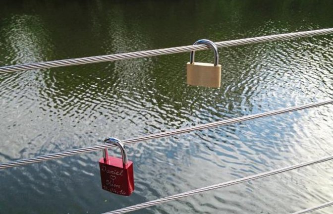 Die Liebesschlösser an der Enz hat Friedbert Rößler aus Vaihingen entdeckt.
