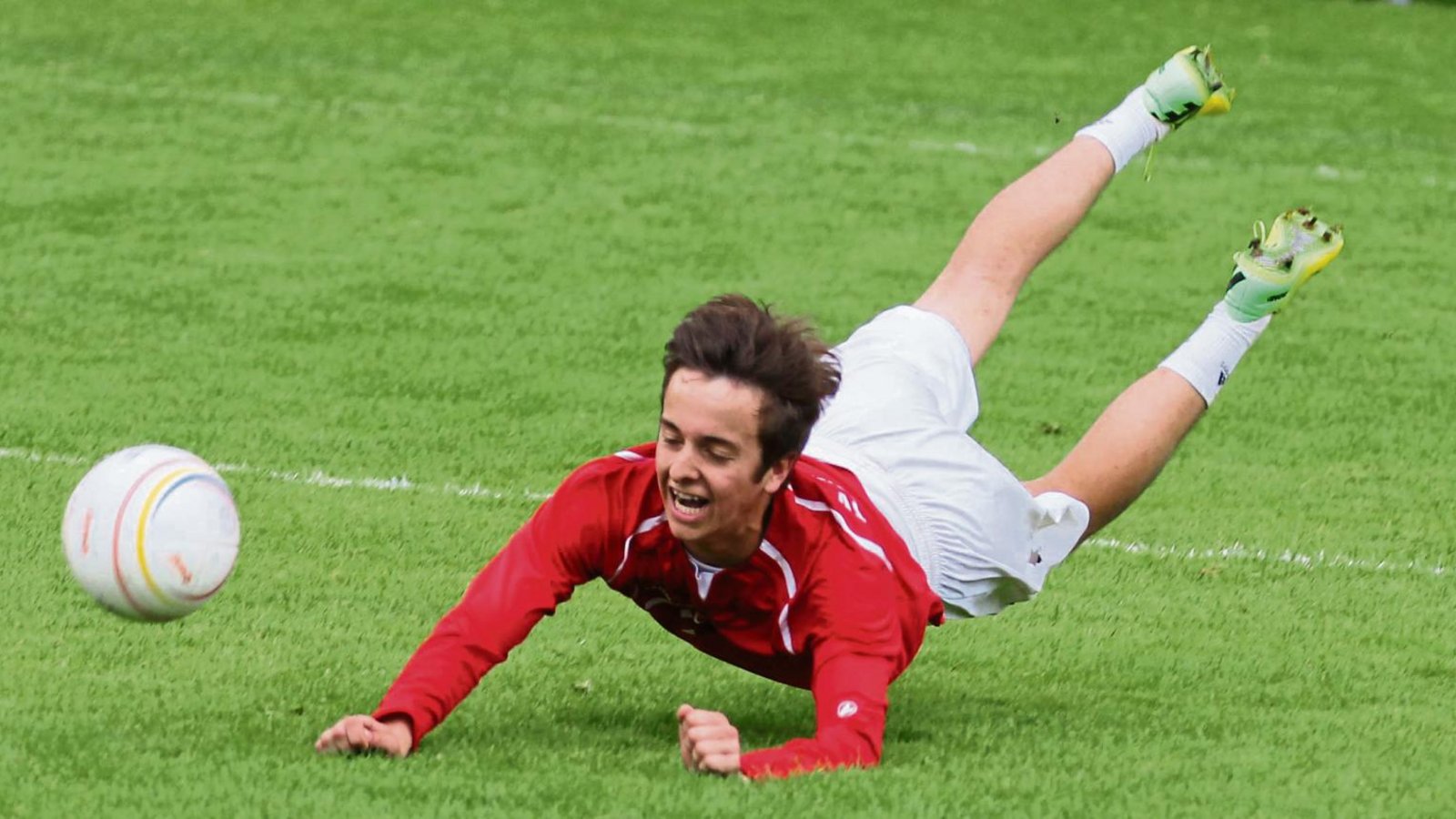 Selten müssen sich die TVV-Faustballer wie Max Winkler lang machen. Zu wenig werden sie von den Konkurrenten bei den württembergischen Meisterschaften gefordert. Foto: Nachreiner