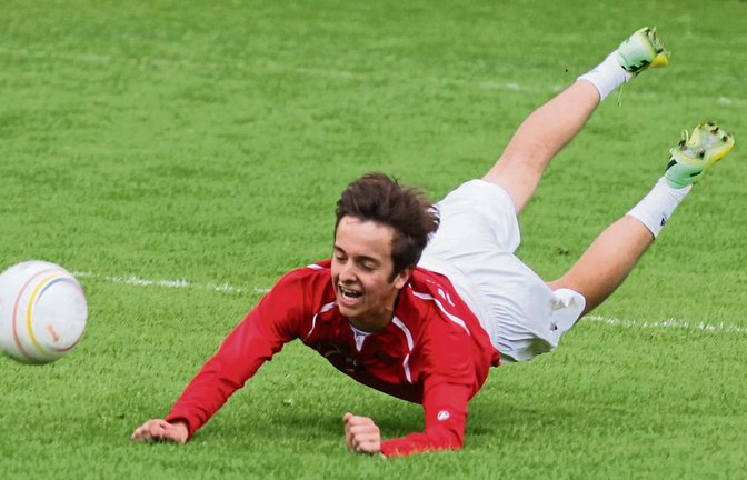 Selten müssen sich die TVV-Faustballer wie Max Winkler lang machen. Zu wenig werden sie von den Konkurrenten bei den württembergischen Meisterschaften gefordert. Foto: Nachreiner