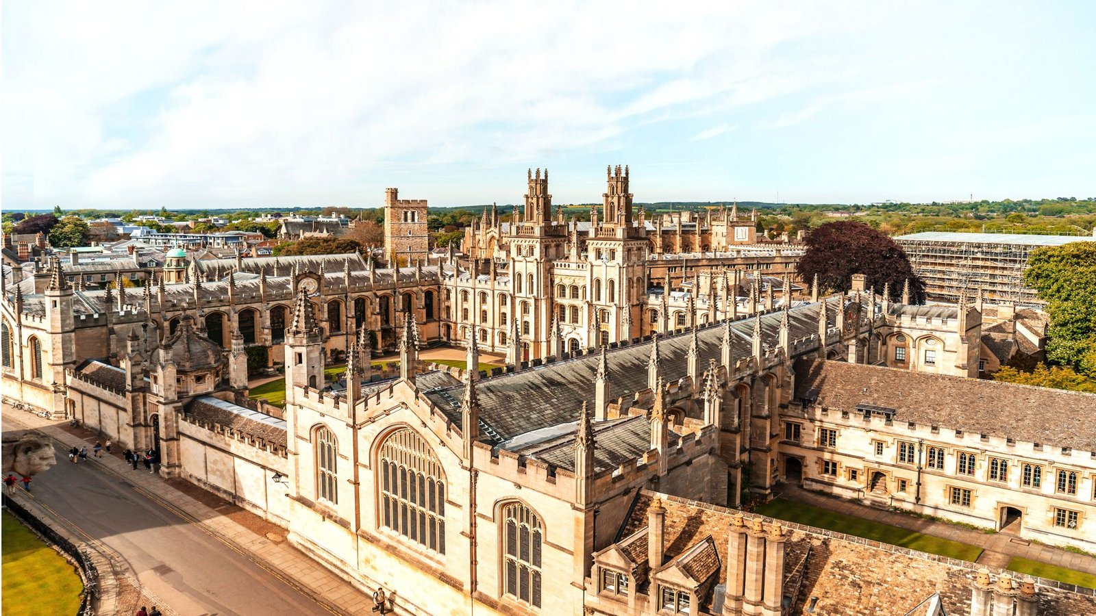 Großbritanniens renommierte Universitäten, hier das All Souls College in Oxford, klagen über Finanznöte.Foto: imago images/Christian Offenberg/via Imago Großbritanniens renommierte Universitäten, hier das All Souls College in Oxford, klagen über Finanznöte.Foto: imago images/Christian Offenberg/via Imago