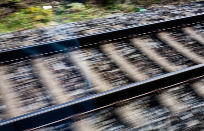 Ein Roller auf den Schienen hat einen Zug am Montag gefährdet.<span class='image-autor'>Foto: dpa/Philipp von Ditfurth (Symbolbild)</span>