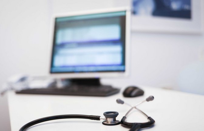 Arzt da – Patient nicht: Ausgefallene Termine sind für viele Praxen ein Ärgernis.<span class='image-autor'>Foto: dpa/Christian Charisius</span>