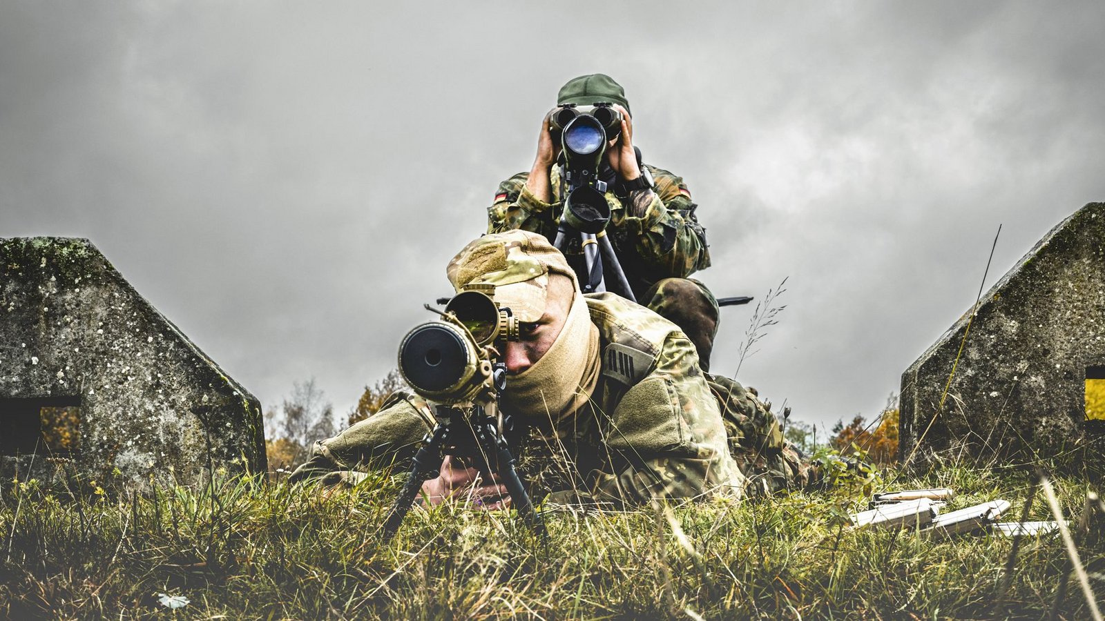 Zweierteam: Spotter und ScharfschützeFoto: Andreas Reiner Zweierteam: Spotter und ScharfschützeFoto: Andreas Reiner