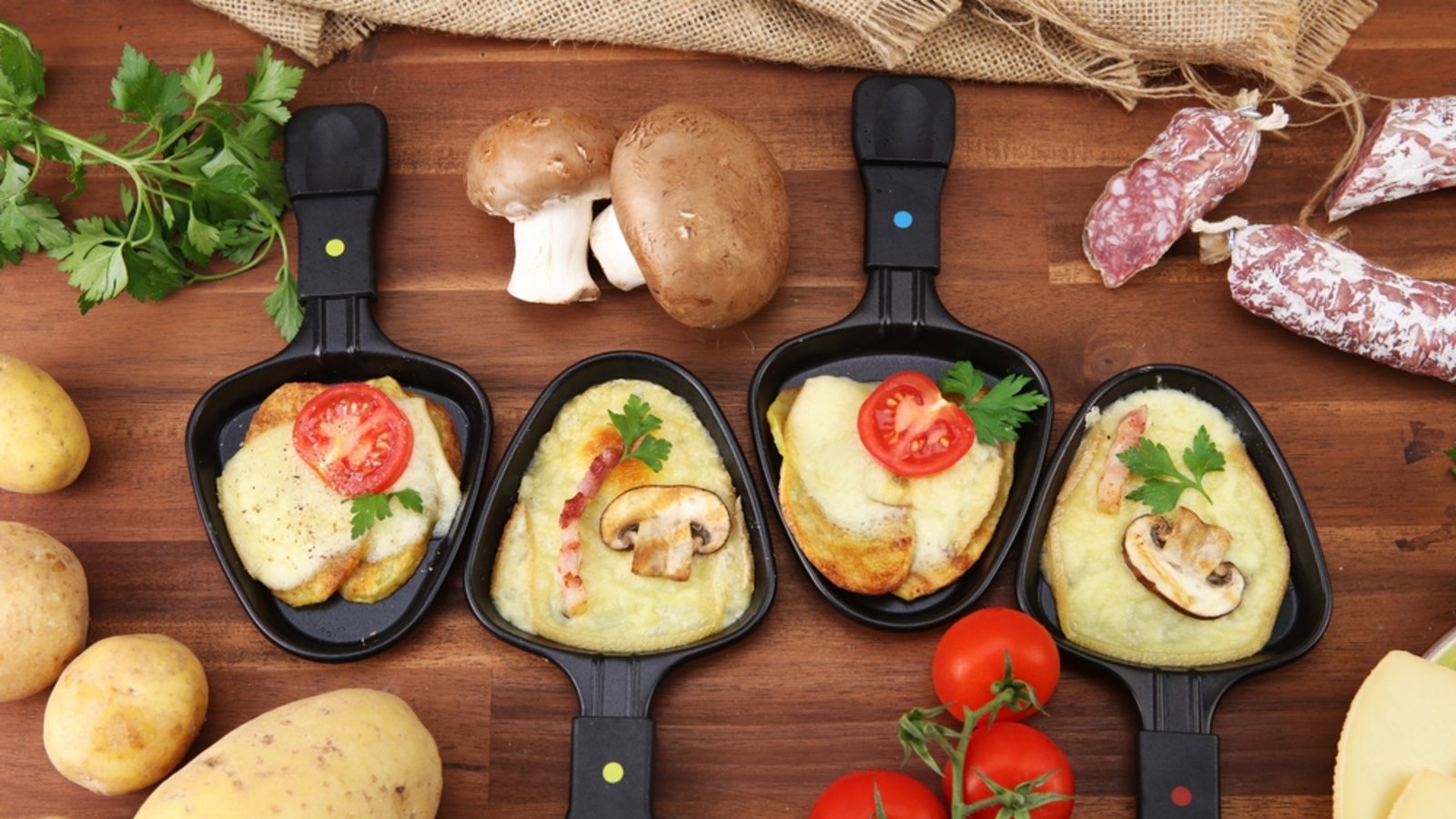 Erfahren Sie, wie Sie Kartoffeln für Raclette optimal vorbereiten, welche Sorten sich eignen und worauf Sie beim Kochen achten sollten, um den perfekten Genuss zu garantieren.Foto: beats1 / Shutterstock.com Erfahren Sie, wie Sie Kartoffeln für Raclette optimal vorbereiten, welche Sorten sich eignen und worauf Sie beim Kochen achten sollten, um den perfekten Genuss zu garantieren.Foto: beats1 / Shutterstock.com