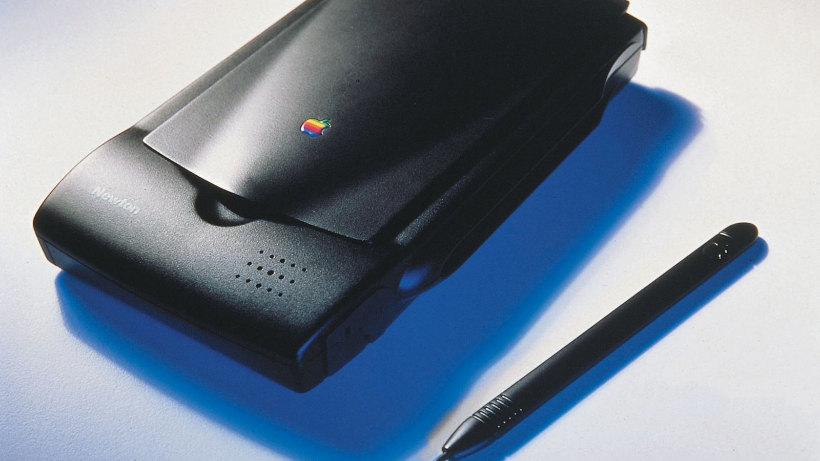 1990: Ein Vorserienmodell des "Apple Newton". Die Entwicklung des Persönlichen Digitalen Assistenten (PDA) starte unter dem damaligen Apple-Chef John Sculley.Foto: picture alliance / dpa