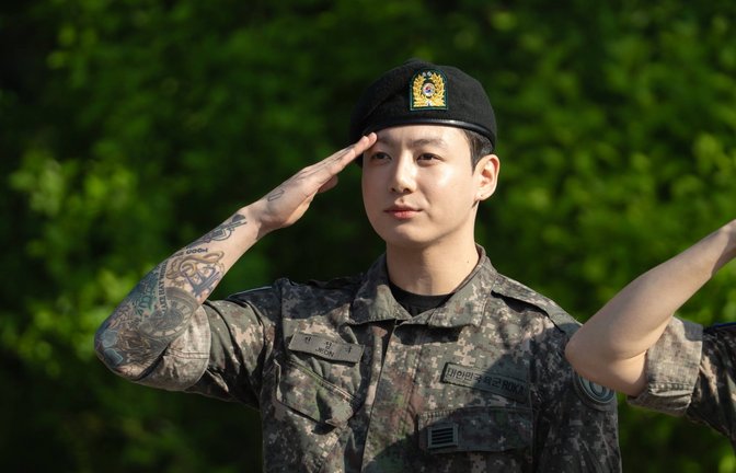 Wenige Stunden vor dem Einbruchsversuch wurde Jungkook aus dem Militär entlassen.<span class='image-autor'>Foto: IMAGO / Anadolu Agency</span>