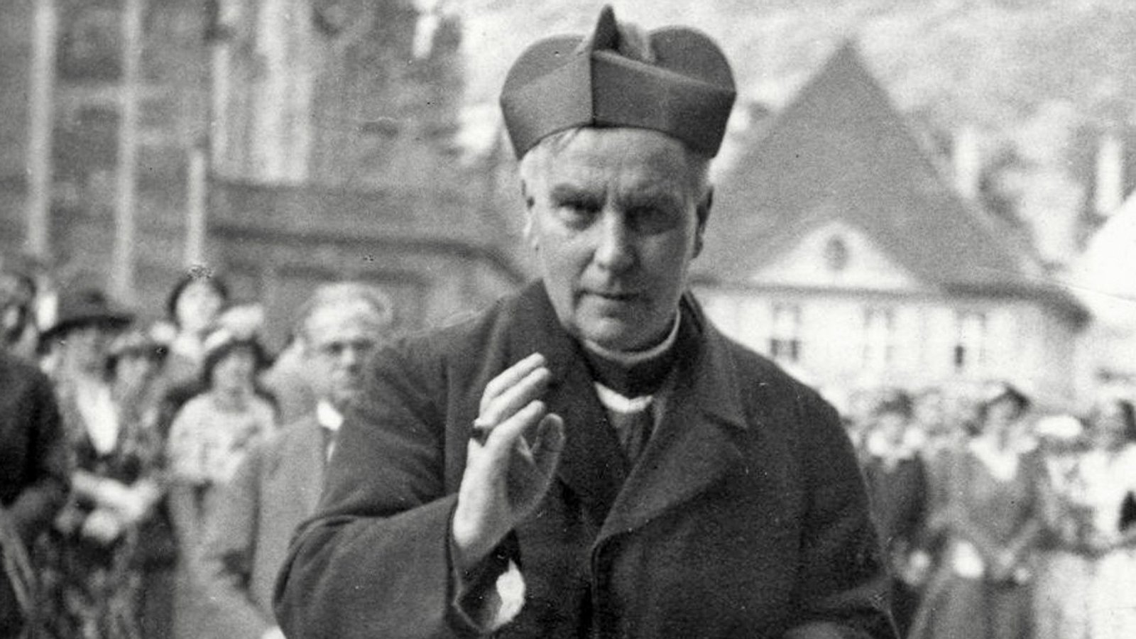 Conrad Gröber im Juni 1934 vor dem Freiburger MünsterFoto: /Erzbischöfliches Ordinariat Freiburg Conrad Gröber im Juni 1934 vor dem Freiburger MünsterFoto: /Erzbischöfliches Ordinariat Freiburg