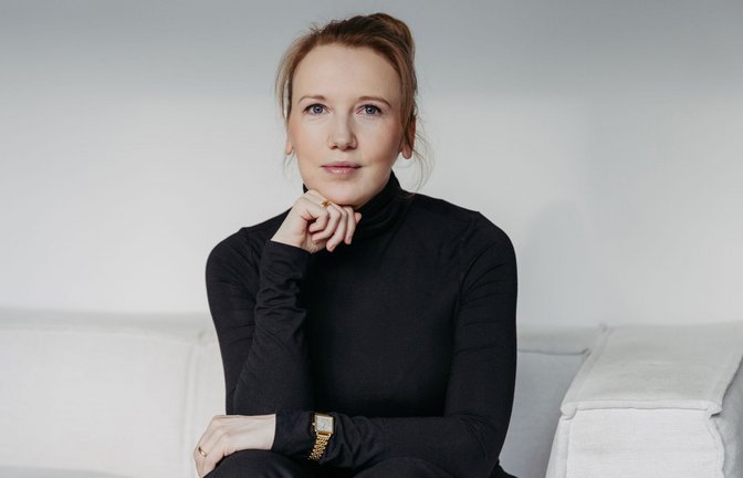 Auf Social Media werden viele psychologische Phänomene oft extrem vereinfacht dargestellt. Die Psychologin Esther Bockwyt kritisiert in ihrem neuen Buch aktuelle Pop-Psychologie-Trends und plädiert für weniger schwarz-weiß Denken.<span class='image-autor'>Foto: PR/ Gina Reinholz</span>