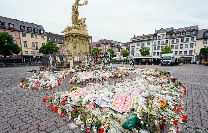 Ende Mai war der Polizist Rouven Laur auf dem Mannheimer Marktplatz getötet worden.<span class='image-autor'>Foto: dpa/Uwe Anspach</span>