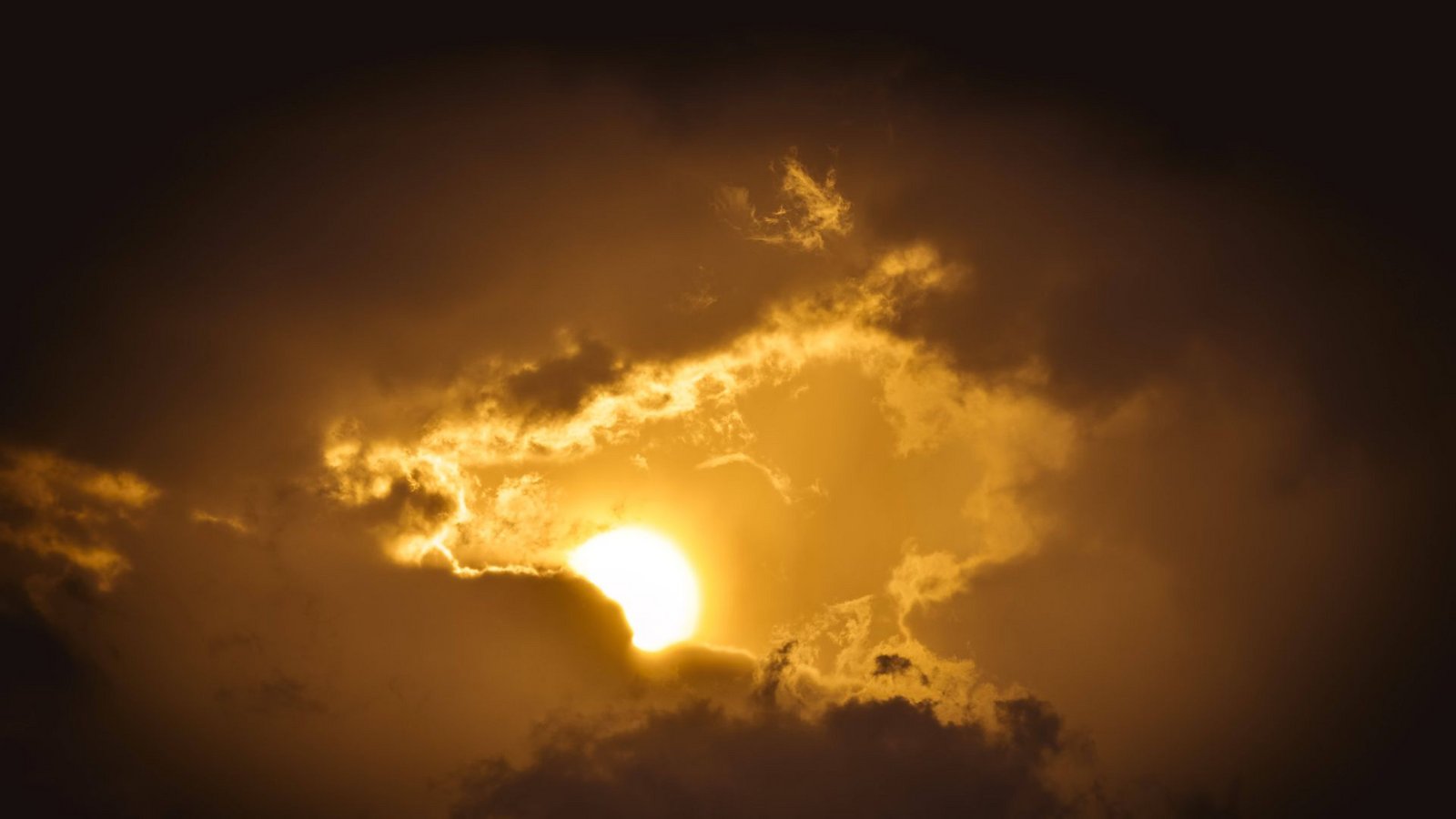 Die Sonne könnte im Laufe des Montags von Wolken und Regen verdrängt werden.Foto: imago images/Christian Ohde/Christian Ohde via www.imago-images.de