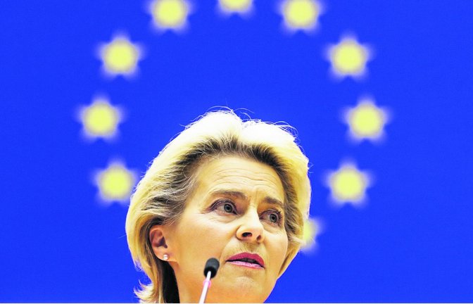 Landkarten aus Papier an Bord: Die Navigationsanlage an im Flieger von EU-Kommissionspräsidentin Ursula von der Leyen wurde elektronisch gestört.<span class='image-autor'>Foto: dpa</span>