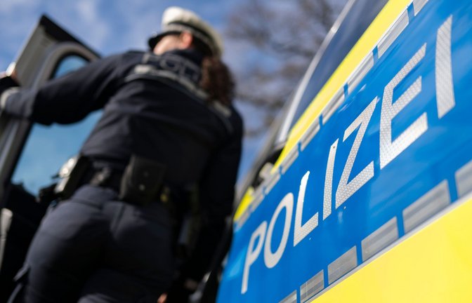 Nach monatelangen Ermittlungen nahm die Polizei vergangene Woche vier Männer fest (Symbolbild).<span class='image-autor'>Foto: Marijan Murat/dpa</span>